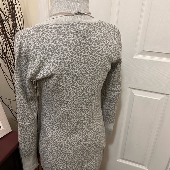 Gray Leopard Print Cardigan 🩶 - Picture 3 of 7